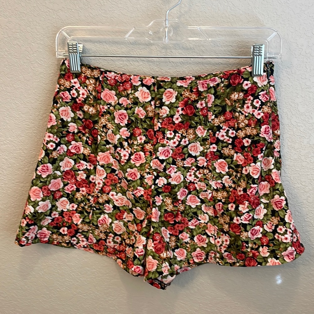 Monteau Floral Shorts with Bow detail on back